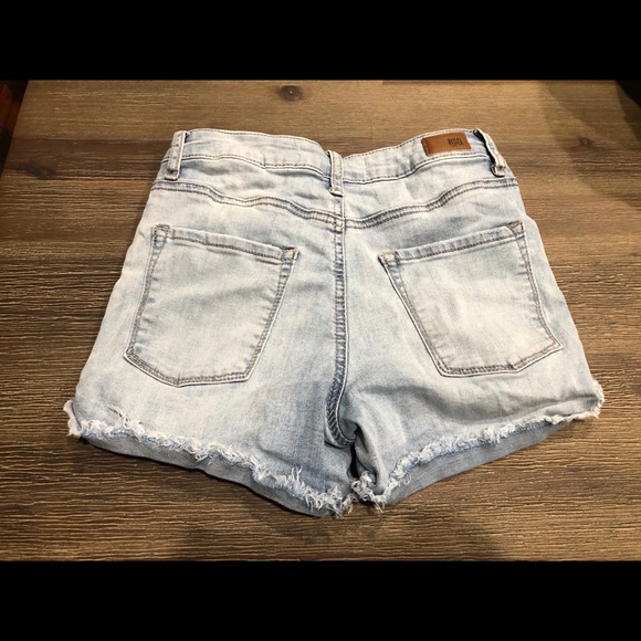 Tillys Jean Shorts - Picture 2 of 2